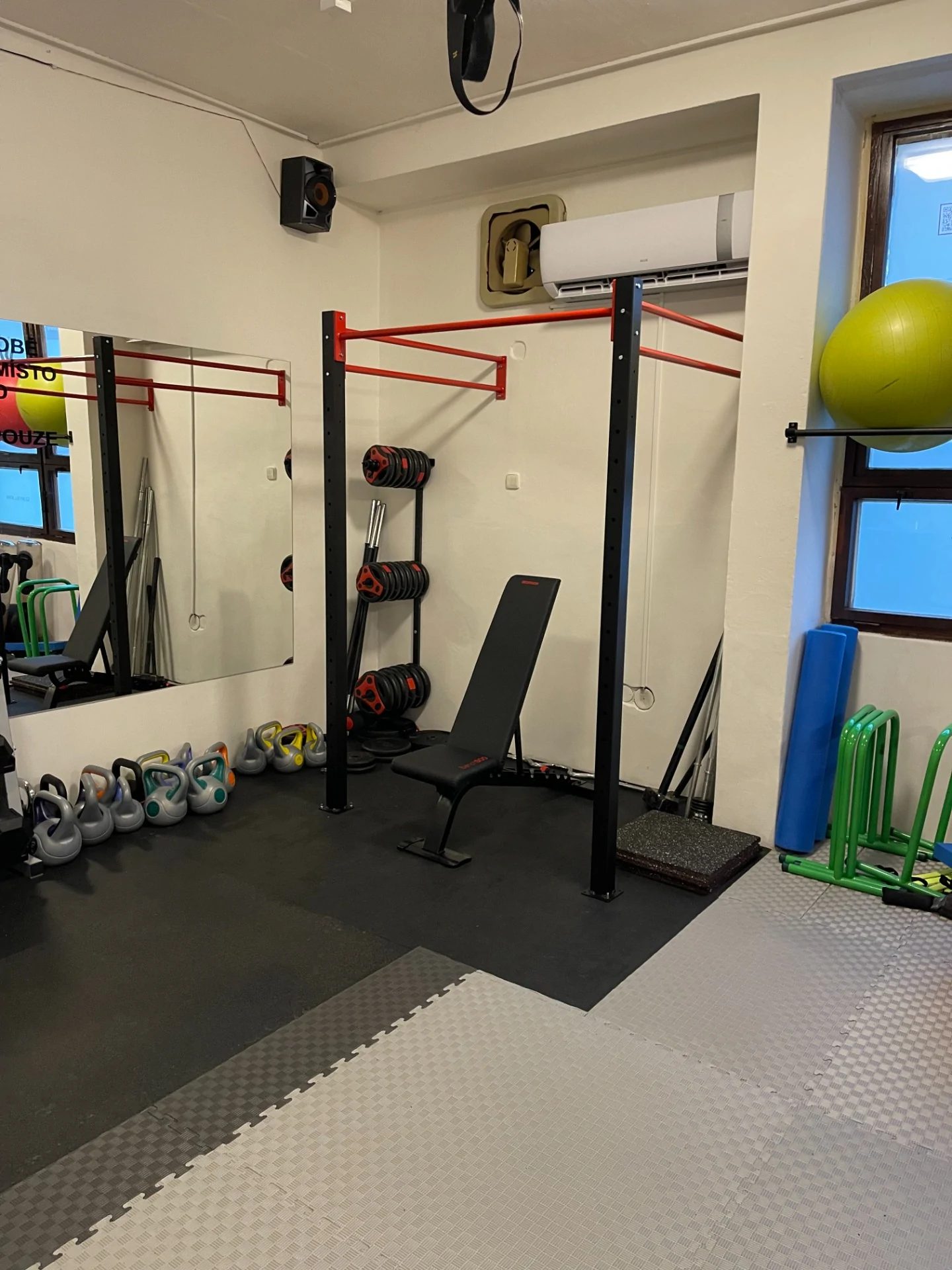 Silová zóna s kettlebelly — JJGYM Lysá nad Labem